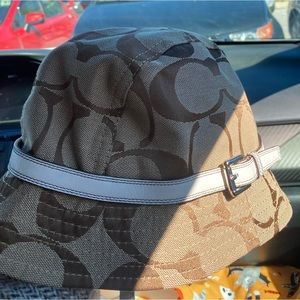 Original Vintage Womens Coach Bucket Hat! Super adorable!! M/L size! ✨😍